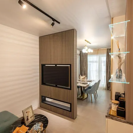 Odyssey C3 Premium Pools Apartament